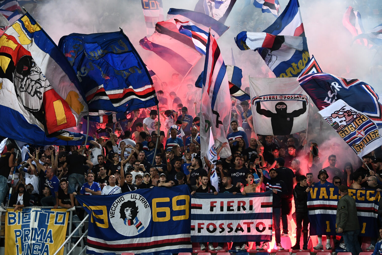 Sampdoria tifosi festeggiare