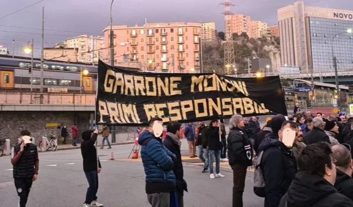 striscione contro Garrone e Mondini